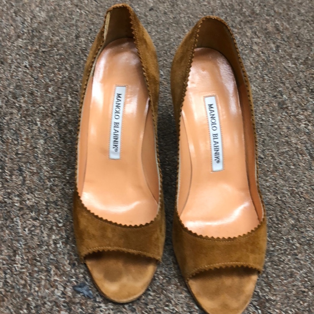 Preloved suede Manolo BLAHNIK HEELS